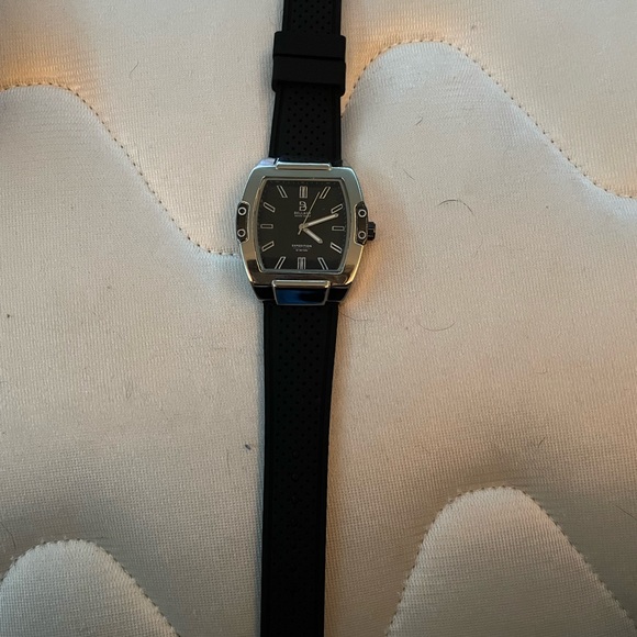 Bellany Men’s Watch accidentally bought two and I don’t need it just selling it. - Picture 4 of 5